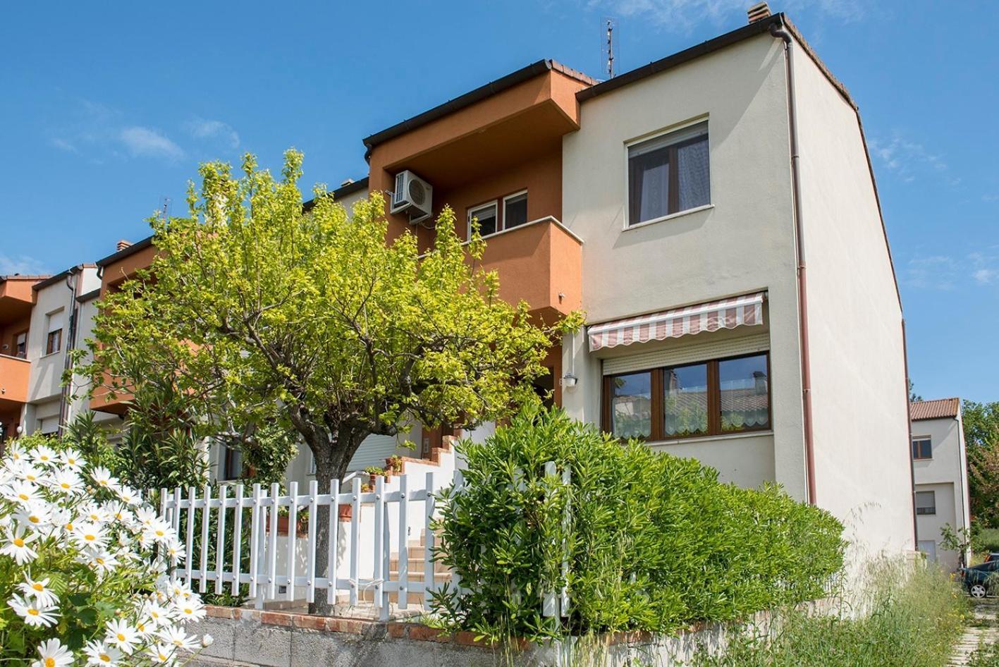 Borgo San Lorenzo Sirolo Exterior photo